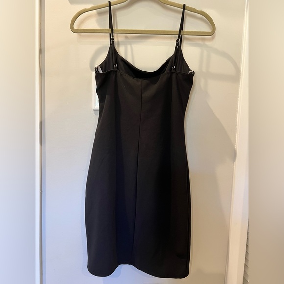 Lulu’s Chic Peek Magenta Cutout Bodycon Dress Sz. Medium - Picture 4 of 5